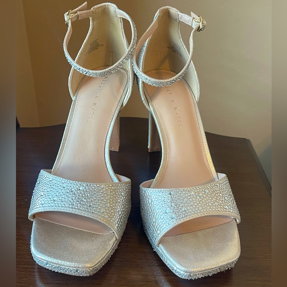 Kelly & Katie Dahlia Platform Sandal